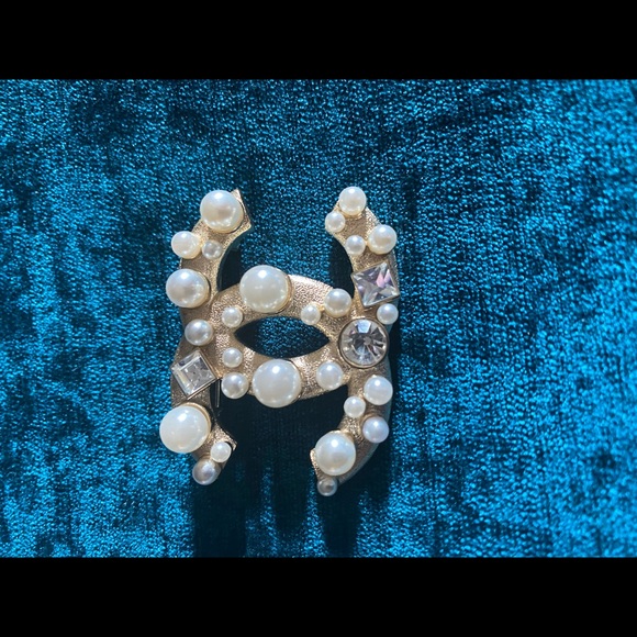 Gorgeous Authentic Chanel Brooch - Picture 2 of 11